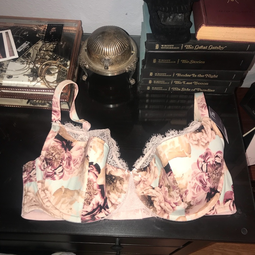 Cacique lightly lined seriously sexy bra